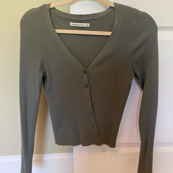 Abercrombie & Fitch Sweaters - Abercrombie & Fitch Cropped Cardigan